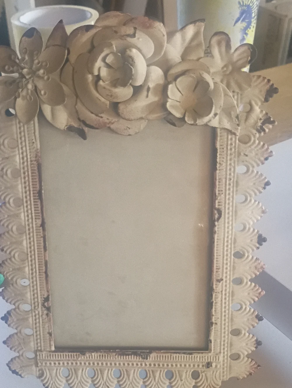 Vintage-Inspired Cream Floral Metal Photo Frame